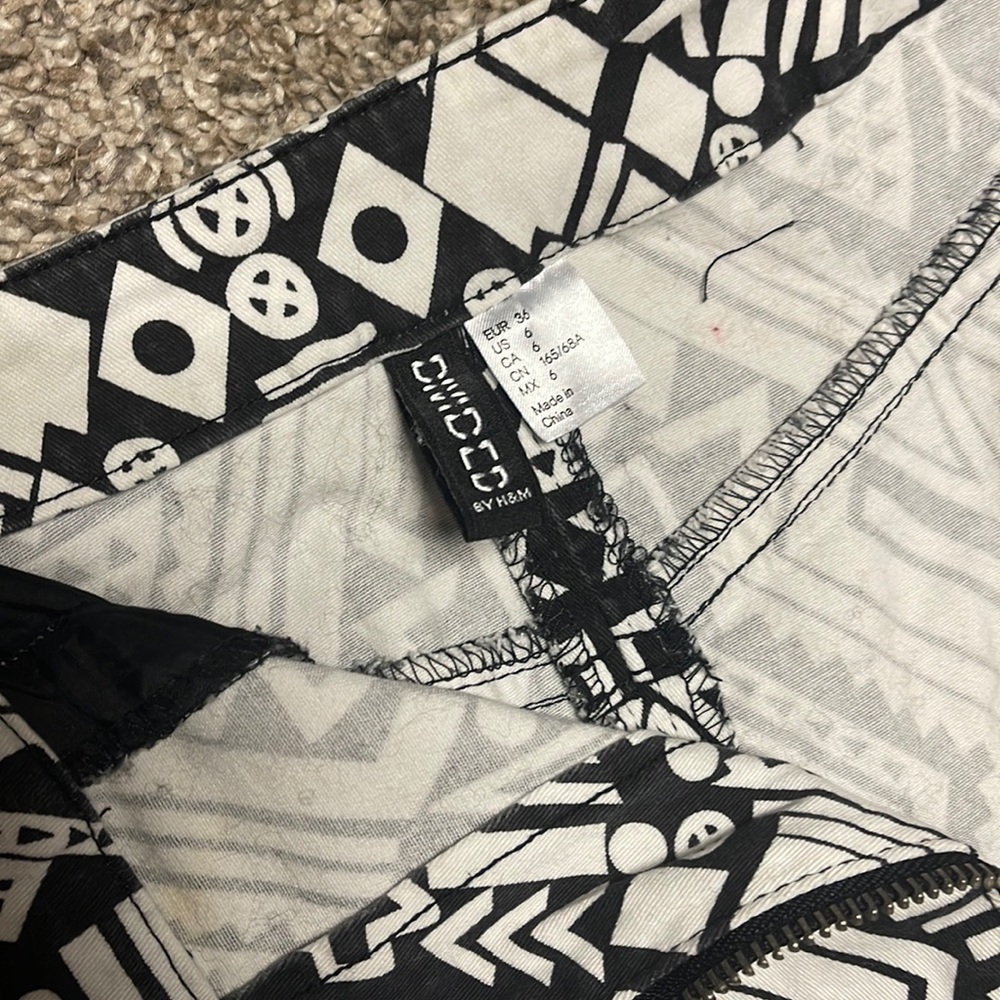 H&M Divided Aztec design mini - Picture 4 of 4